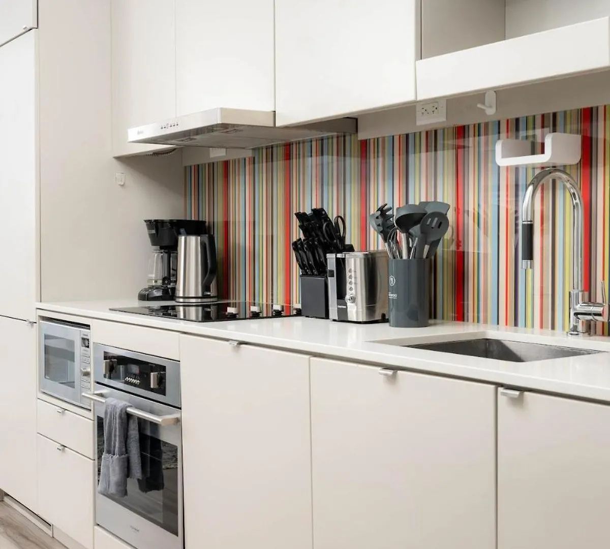 1Bd Next To Queen St - Most Ideal Location Toronto Apartment