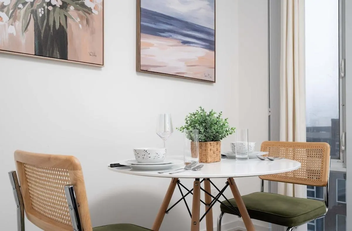 1Bd Next To Queen St - Most Ideal Location Toronto